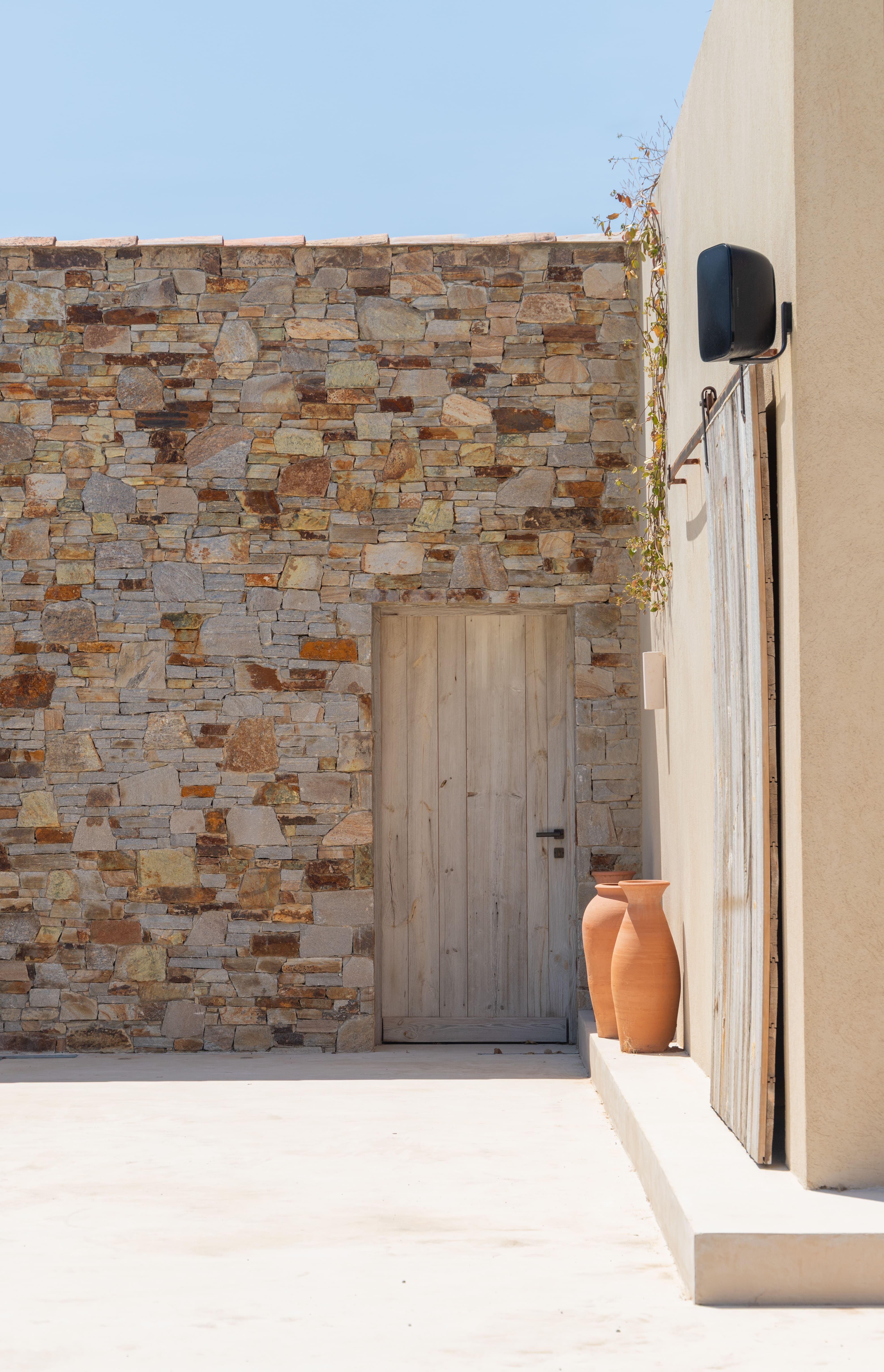 Photo de détails architecturaux beige de réalisation 1 - Agence Boris Folli - Architecture des Caps