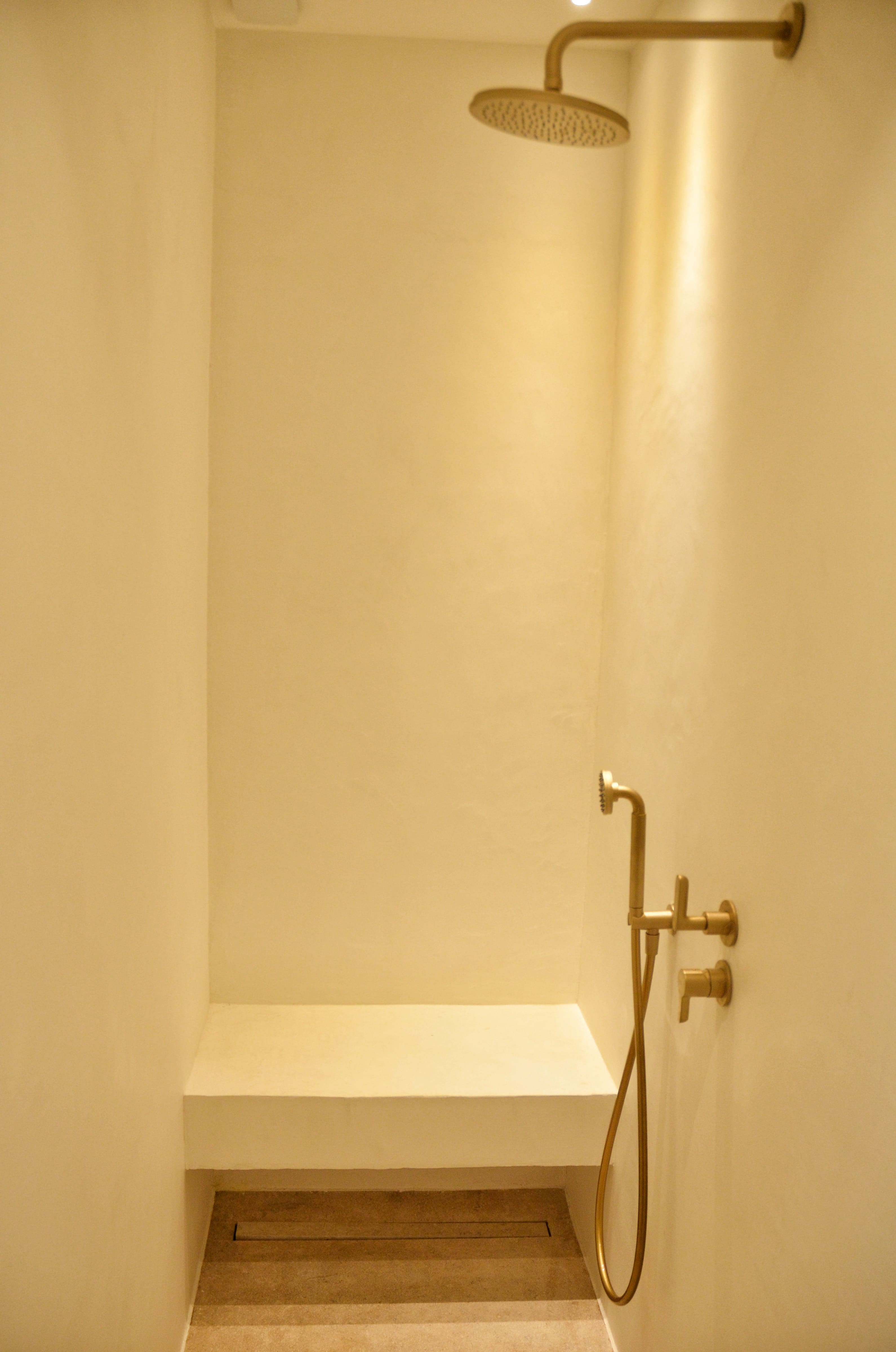 Photo de détails architecturaux beige de réalisation 11 - Agence Boris Folli - Architecture des Caps