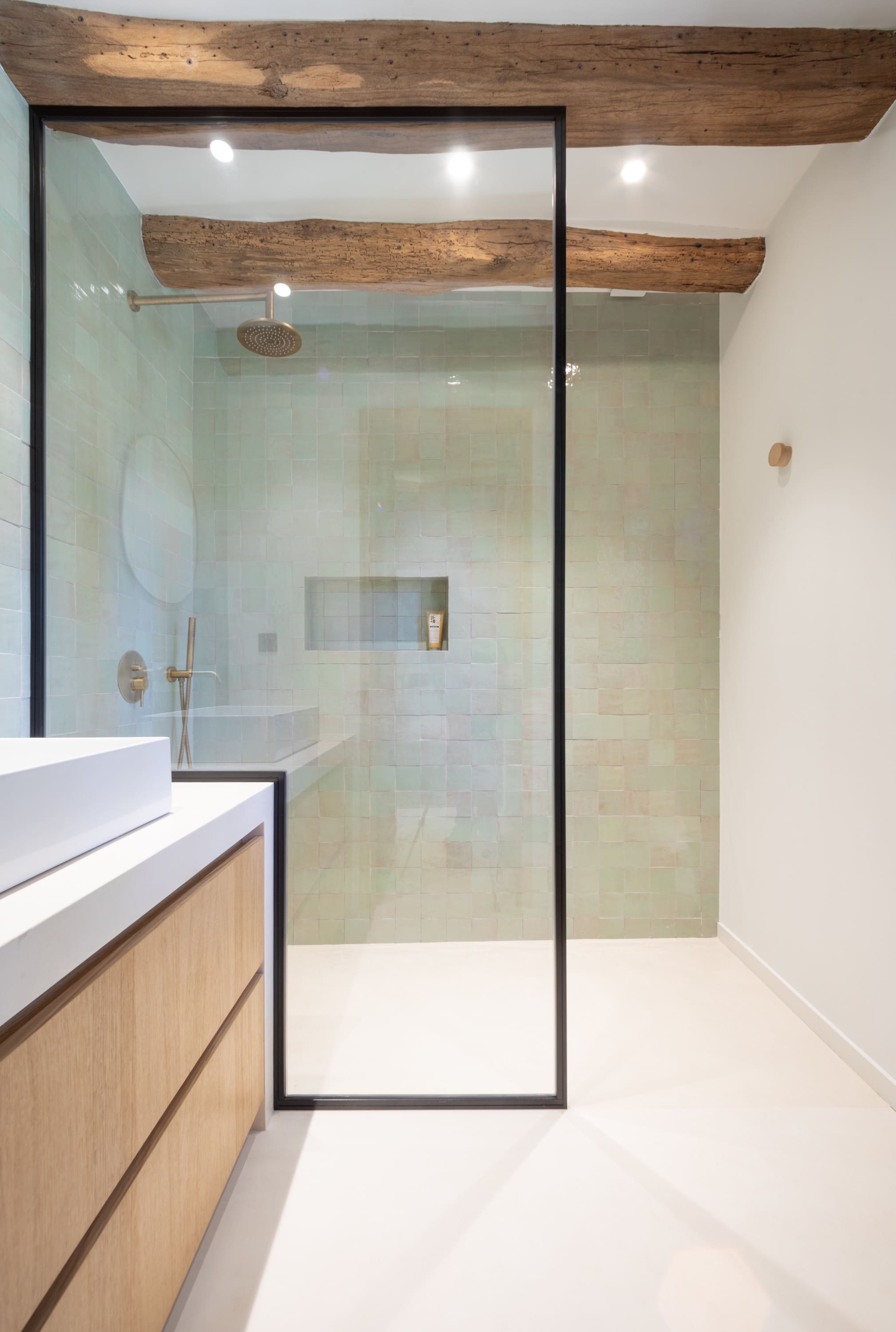 Photo de détails architecturaux blanc de réalisation 12 - Agence Boris Folli - Architecture des Caps