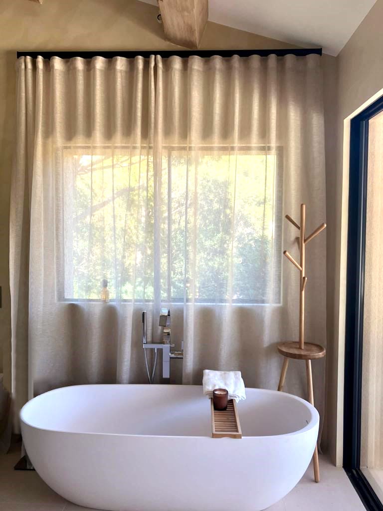 Photo de détails architecturaux blanc de réalisation 15 - Agence Boris Folli - Architecture des Caps