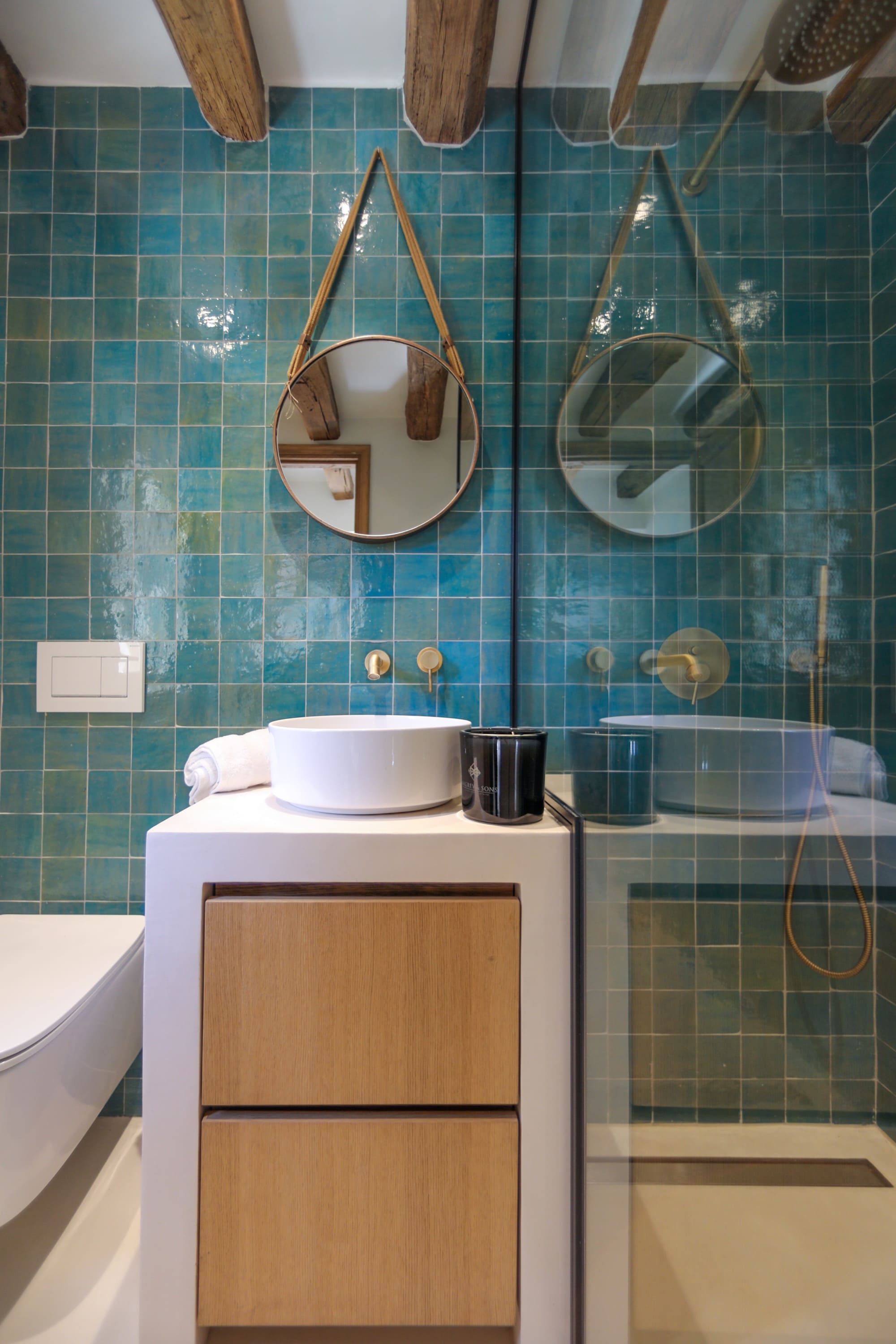 Photo de détails architecturaux bleu de réalisation 1 - Agence Boris Folli - Architecture des Caps