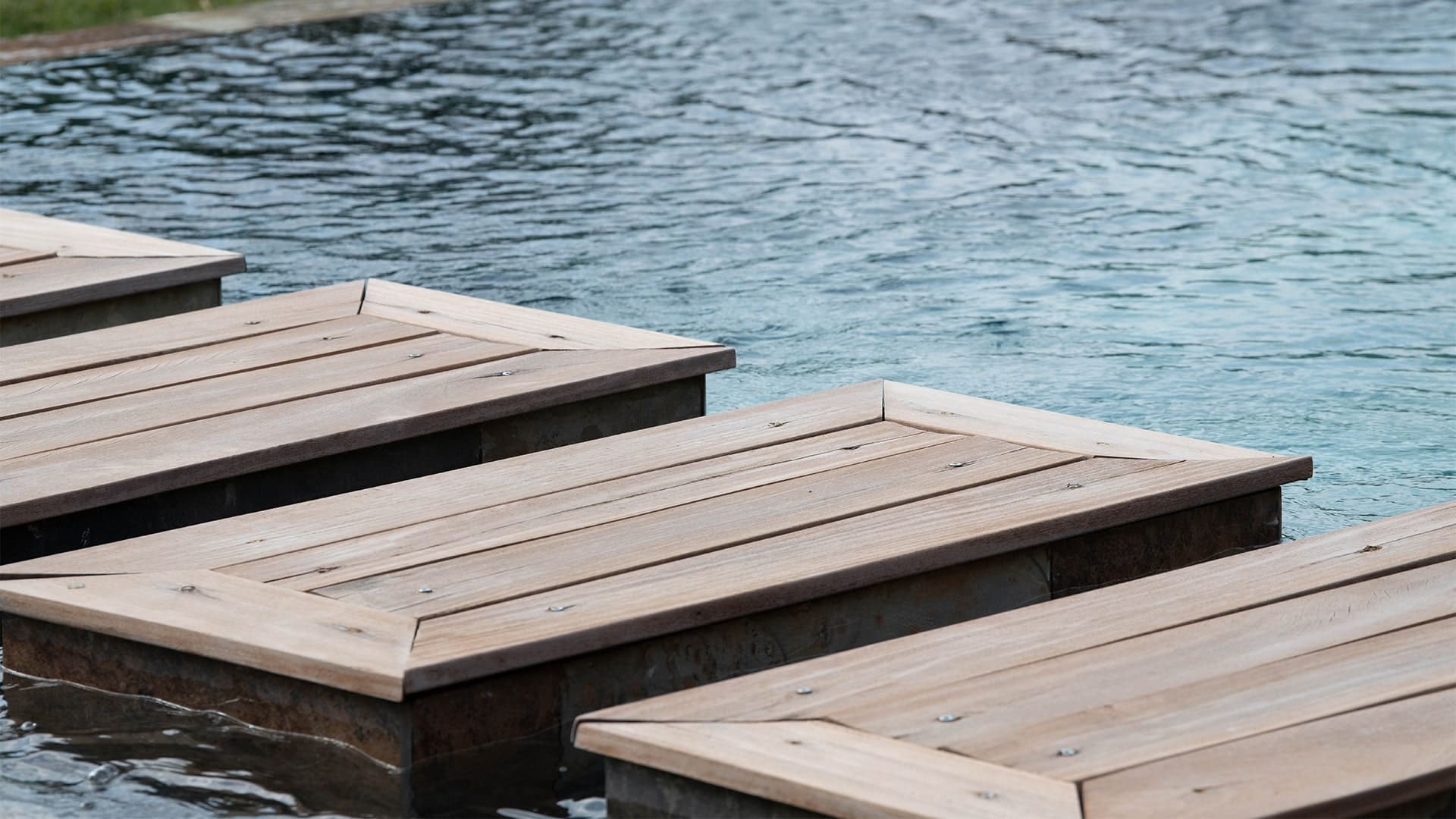 Photo de détails architecturaux bleu de réalisation 12 - Agence Boris Folli - Architecture des Caps