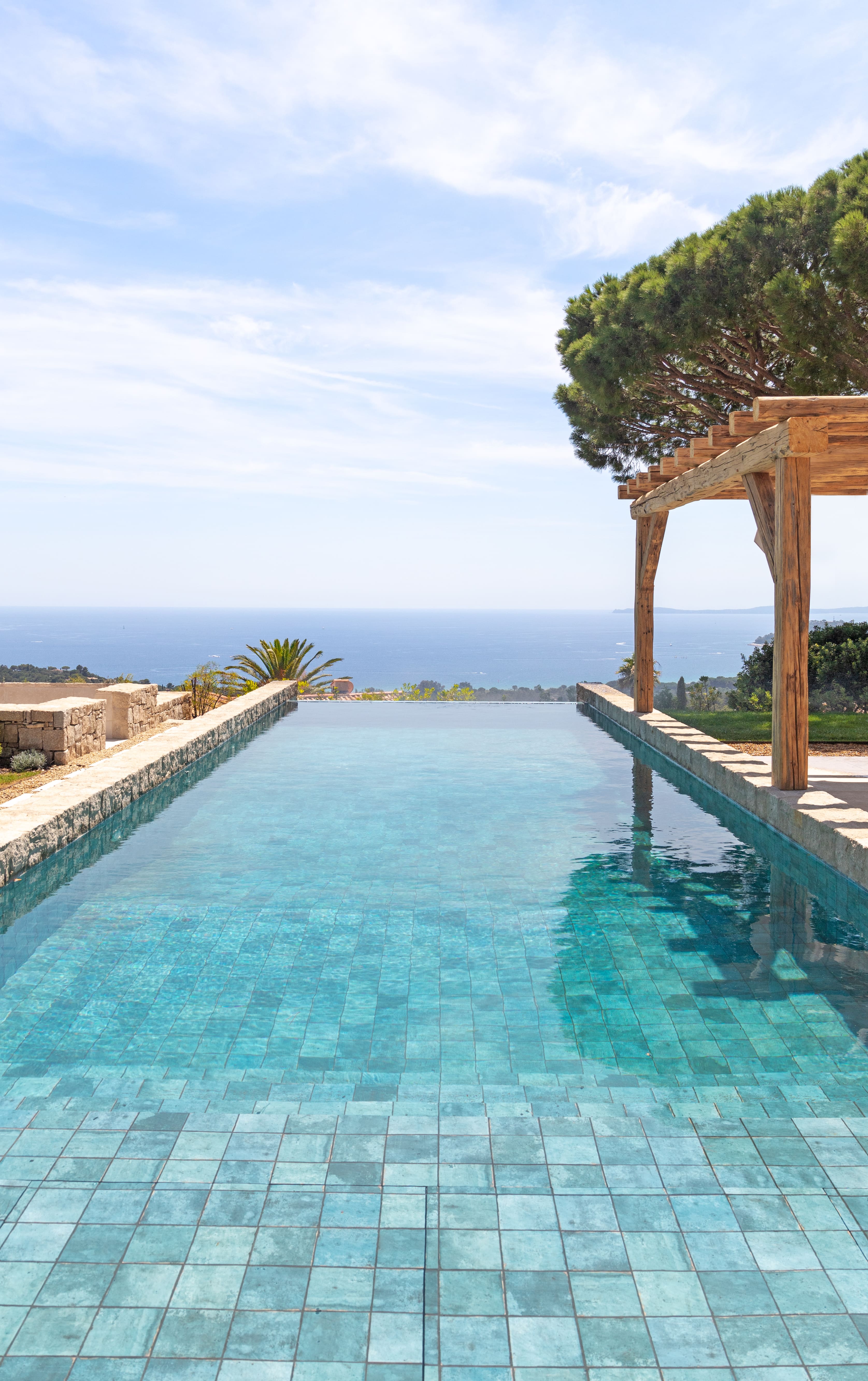 Photo de détails architecturaux bleu de réalisation 14 - Agence Boris Folli - Architecture des Caps