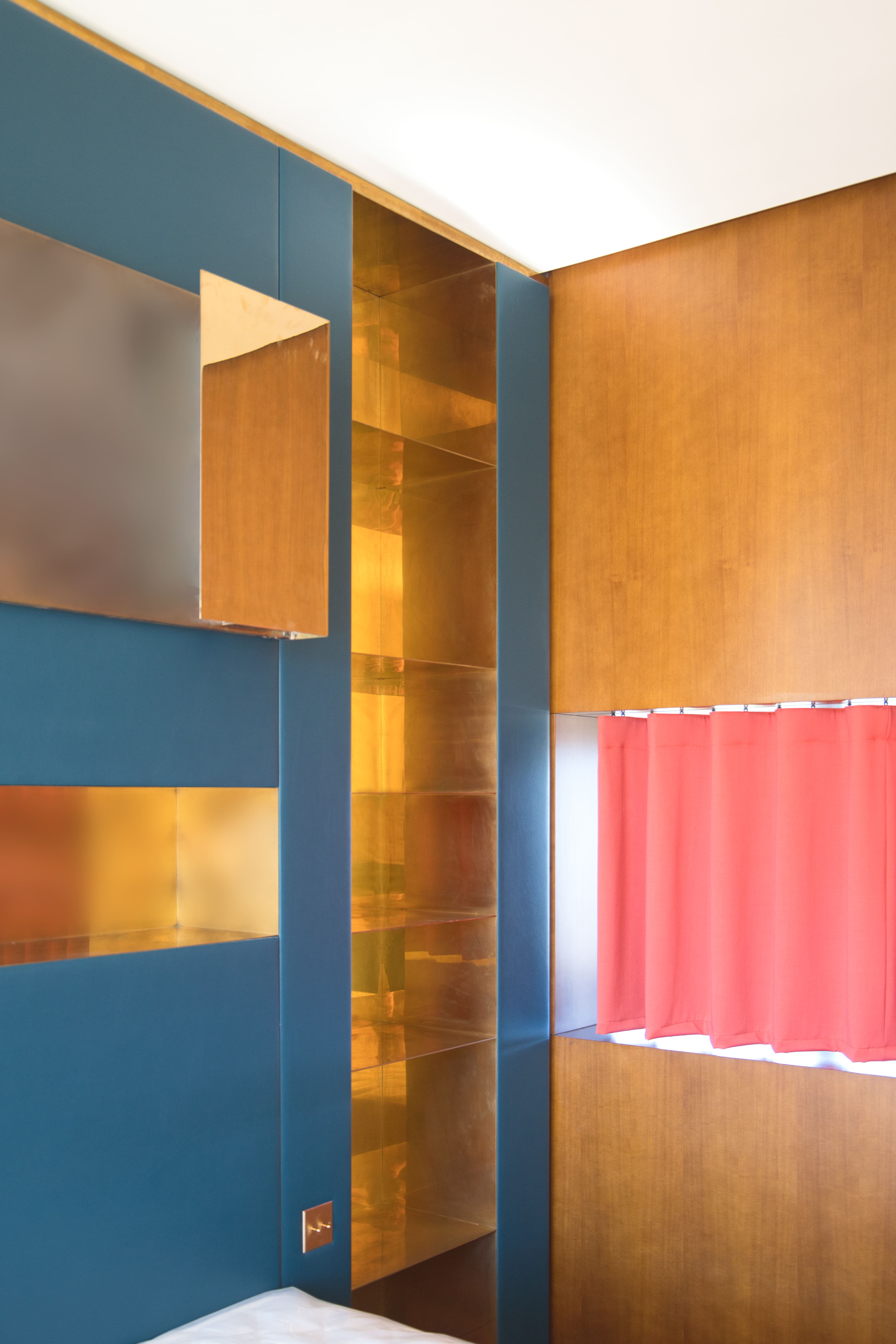 Photo de détails architecturaux bleu de réalisation 19 - Agence Boris Folli - Architecture des Caps