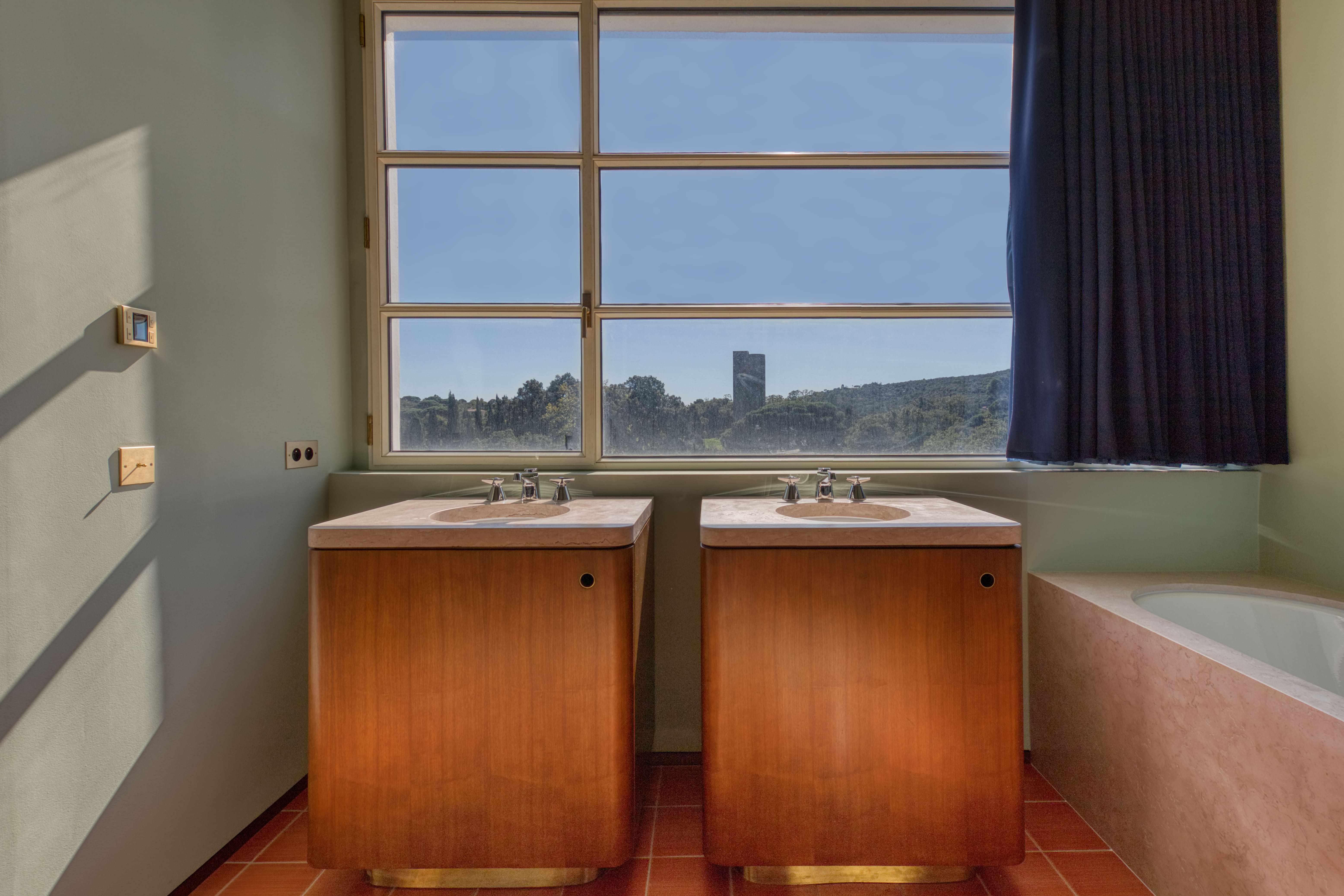 Photo de détails architecturaux bleu de réalisation 20 - Agence Boris Folli - Architecture des Caps