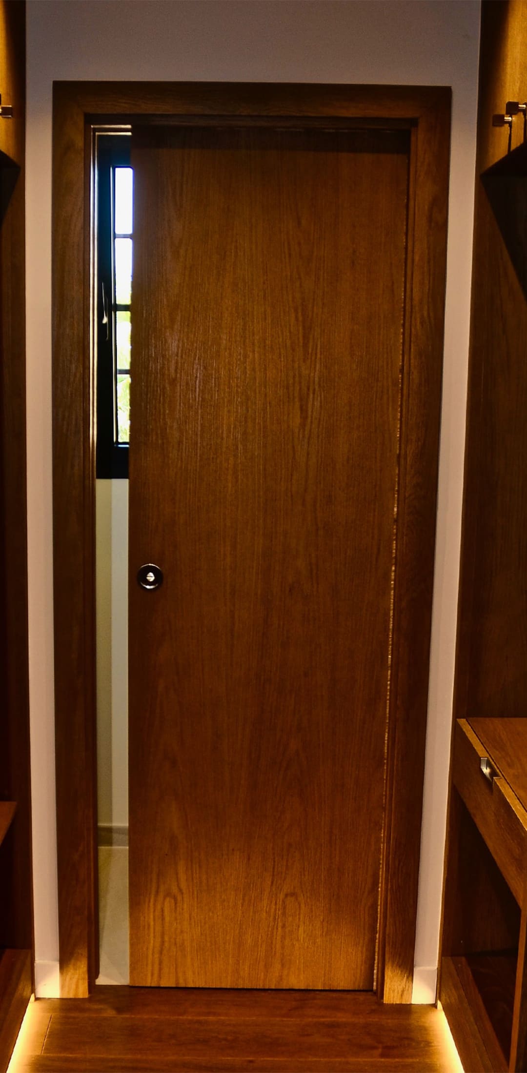 Photo de détails architecturaux marron de réalisation 25 - Agence Boris Folli - Architecture des Caps