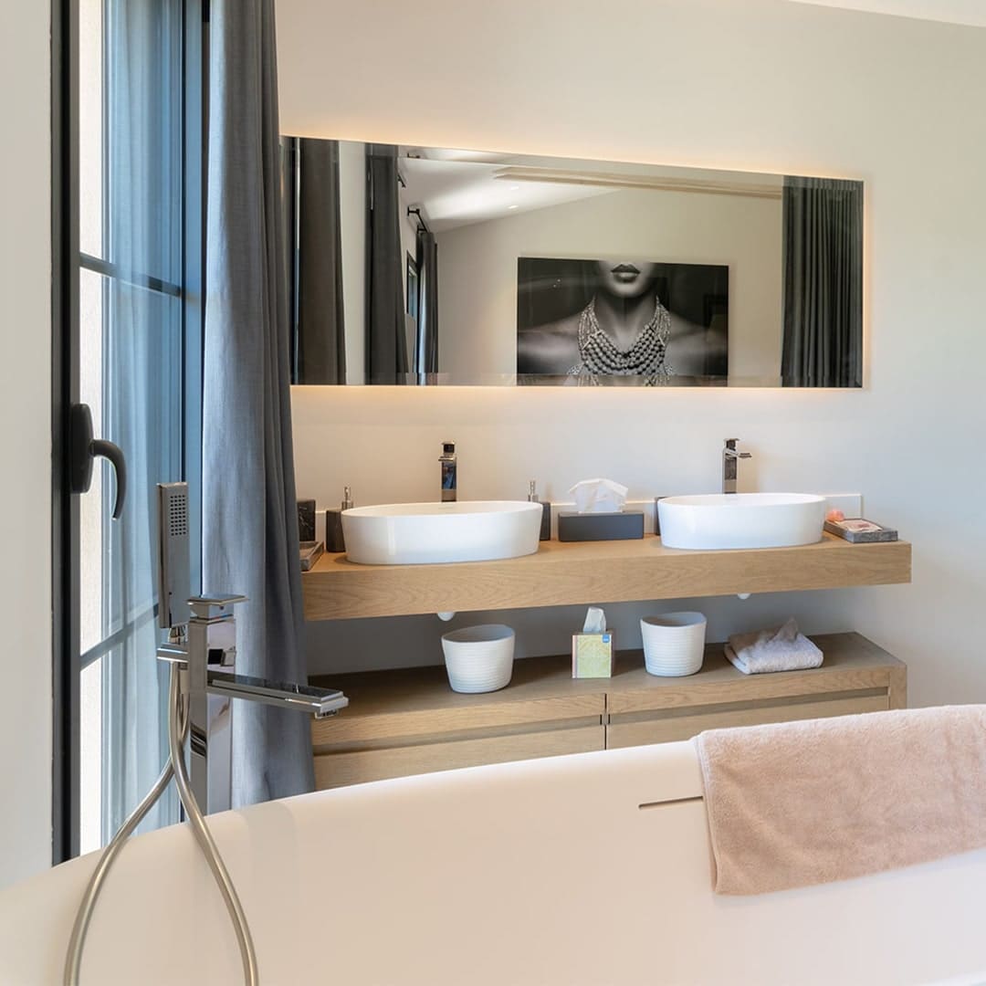 Photo de détails architecturaux noir de réalisation 5 - Agence Boris Folli - Architecture des Caps