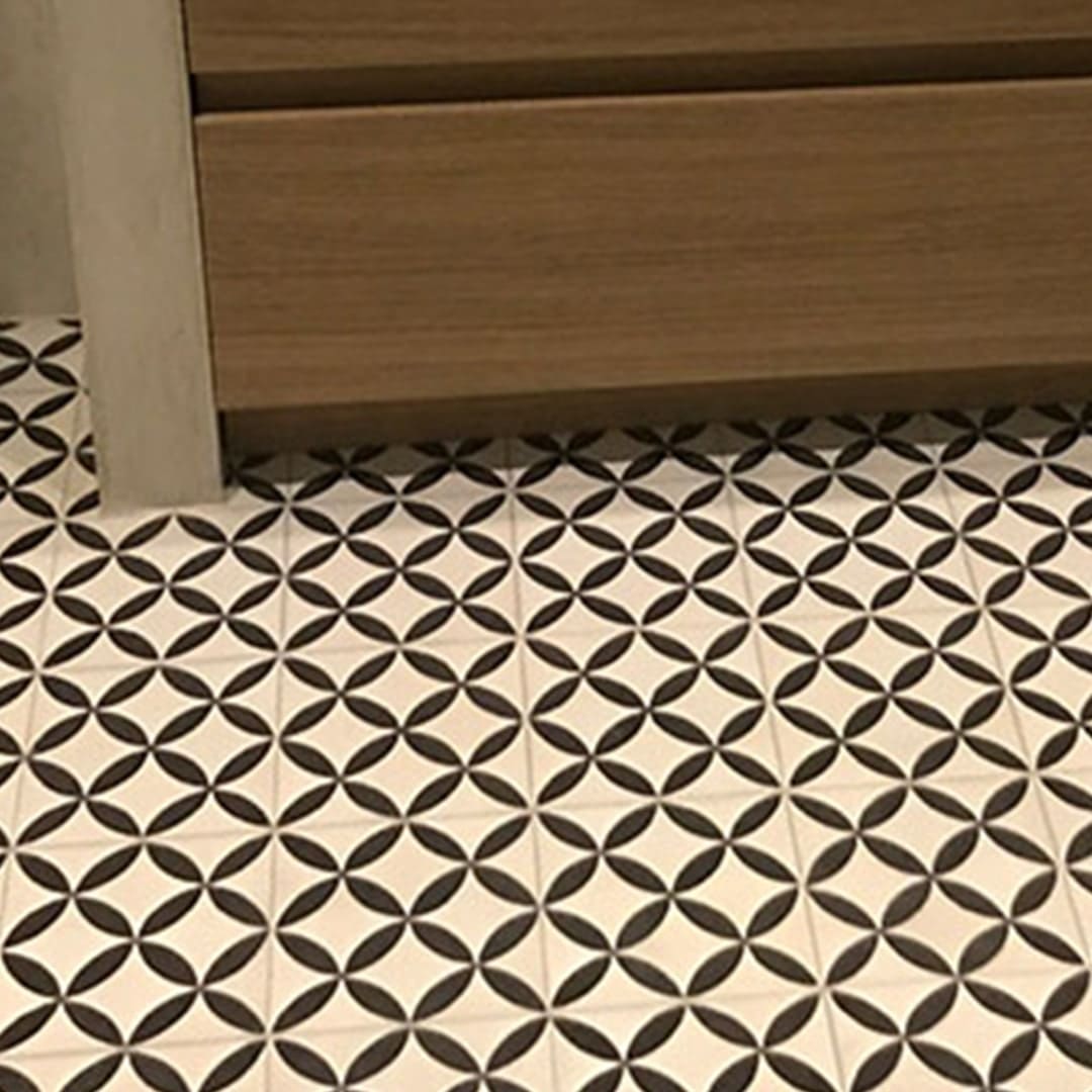 Photo de détails architecturaux noir de réalisation 6 - Agence Boris Folli - Architecture des Caps