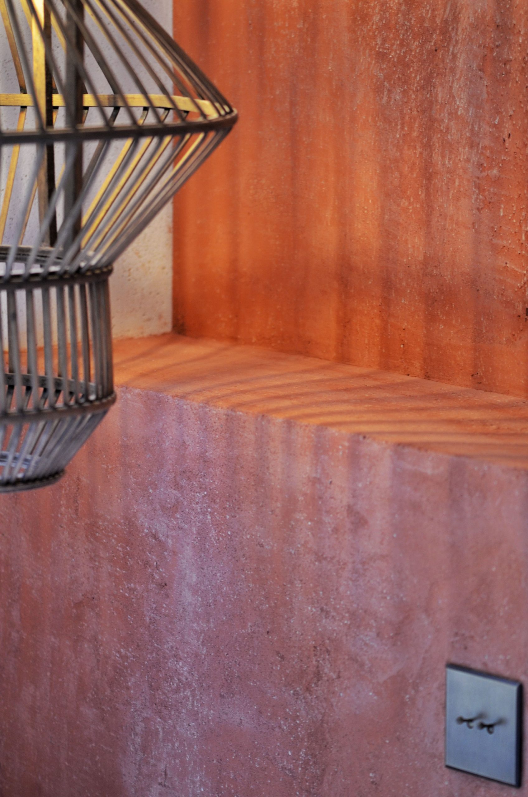 Photo de détails architecturaux rouge de réalisation 10 - Agence Boris Folli - Architecture des Caps