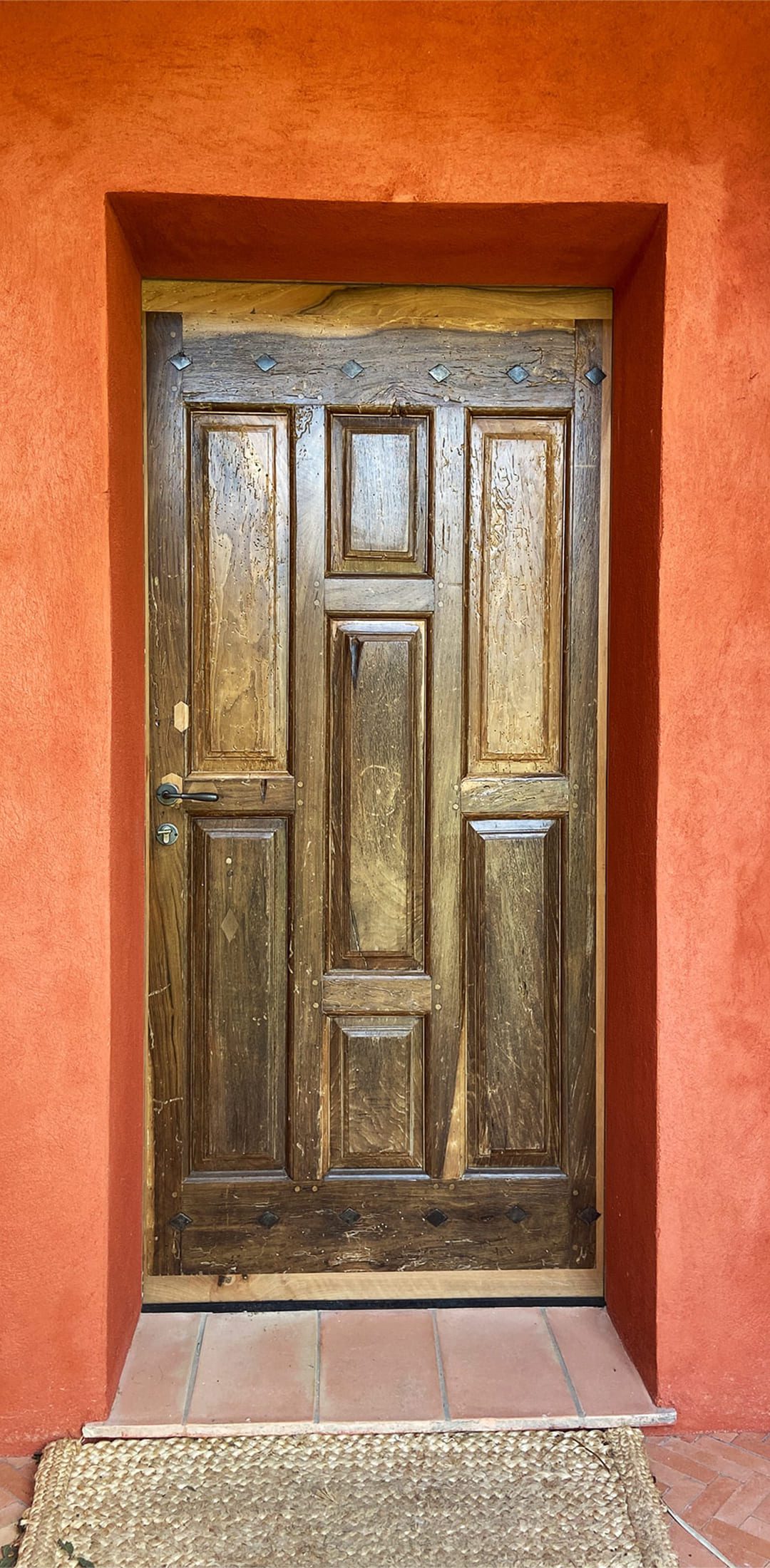 Photo de détails architecturaux rouge de réalisation 6 - Agence Boris Folli - Architecture des Caps