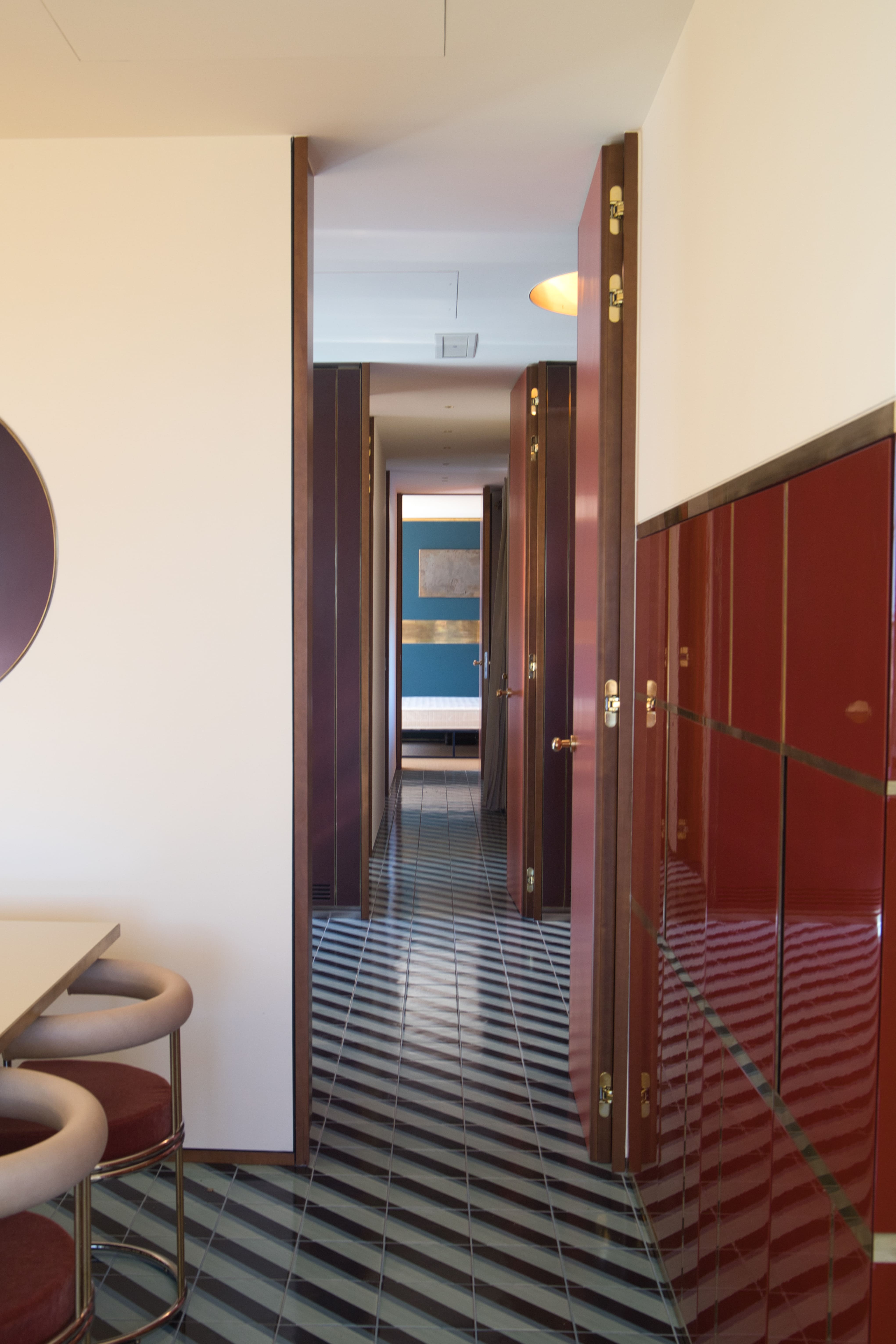 Photo de détails architecturaux rouge de réalisation 9 - Agence Boris Folli - Architecture des Caps