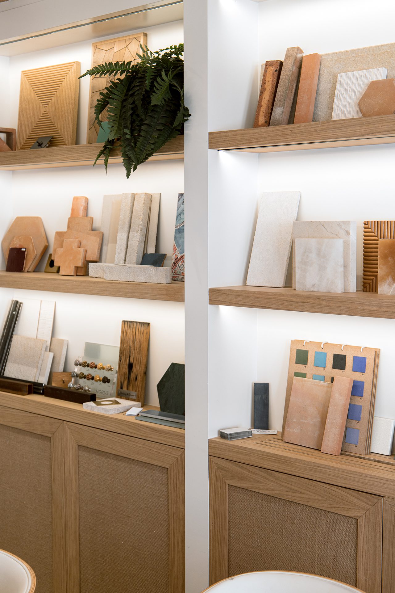 Amménagement intérieur de bureaux commerciaux à Gassin pour l'agence Boris Folli conception et maîtrise d'oeuvre Saint-Tropez et Architecture des Caps Gassin - Image 4