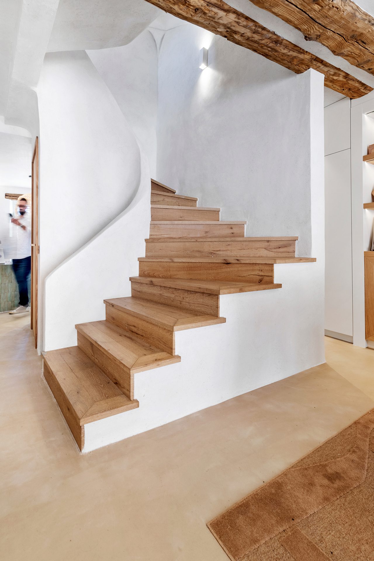 Amménagement intérieur de bureaux commerciaux à Gassin pour l'agence Boris Folli conception et maîtrise d'oeuvre Saint-Tropez et Architecture des Caps Gassin - Image 6